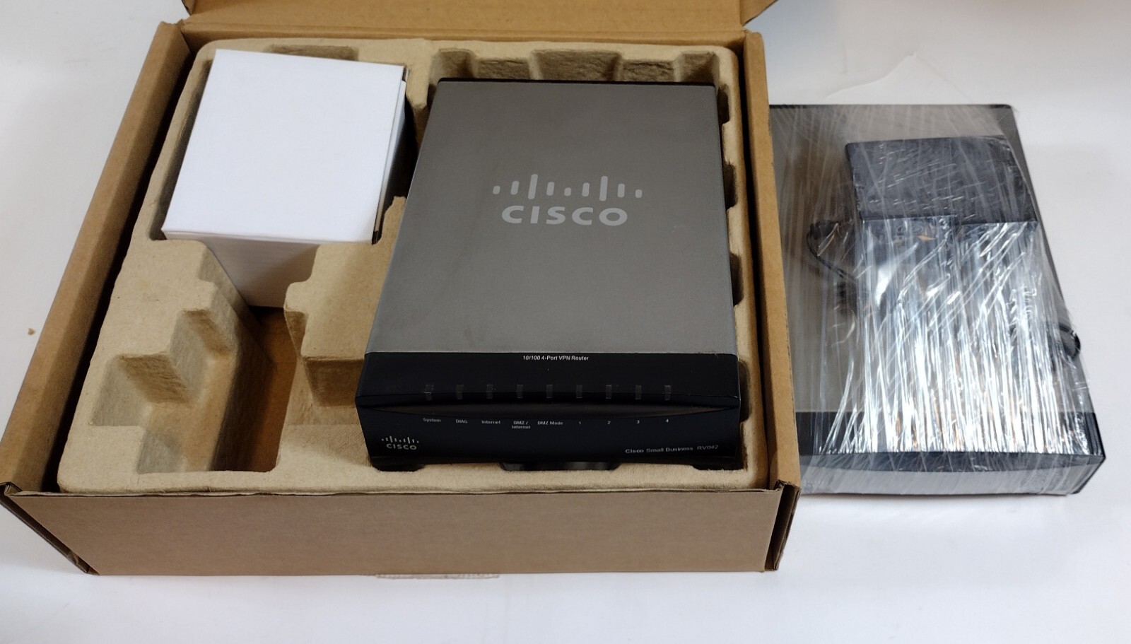 CISCO RVO42 10/100 4-PORT VPN ROUTER UNB ***VGC ***Free Shipping