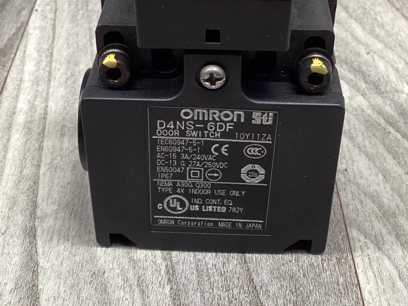 Omron Safety Door Switch D4NS-6DF w/ Key #3275FML-H20