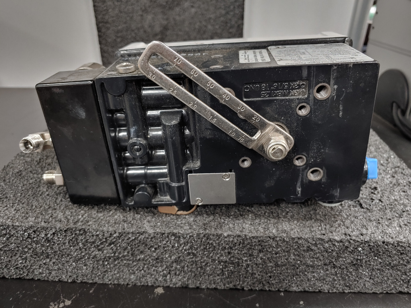 FLOWSERVE Logix 500MD+ Digital Positioner Series 520MD+37-W1D300-GM1-1000