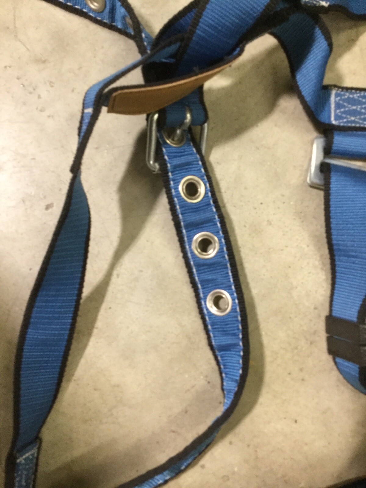 Uvex T601 Full Body Harness, XL, Tongue Buckle Leg Straps, Blue