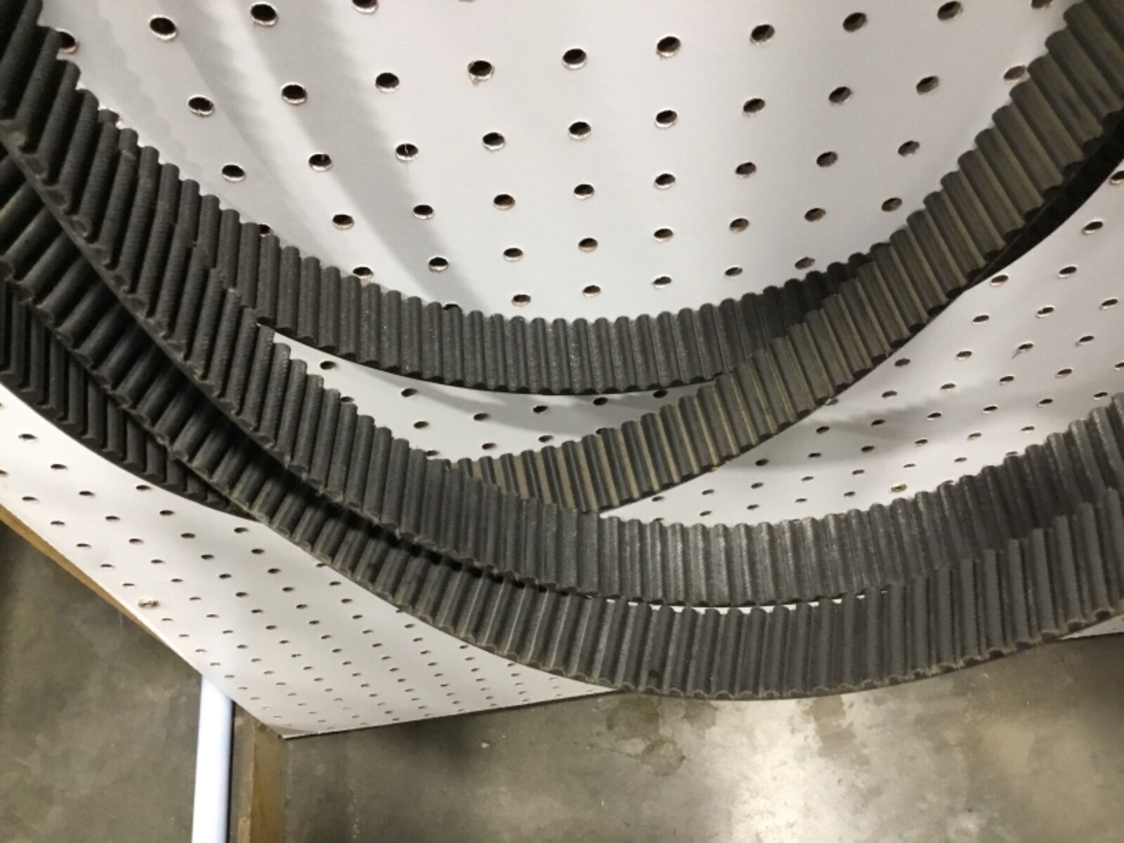 Lot Of 4 Continental Contitech HTD 1600-8M Timing Belt #303BTKE51PR6