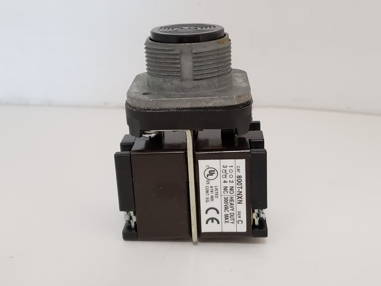 ALLEN BRADLEY 800T-A2N PUSH BUTTON MOMENTARY FLUSH HEAD BLACK 2NO 2NC SER T NIB