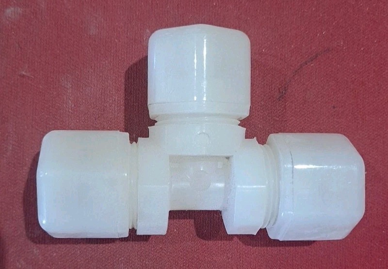 Parker 3/8″ x 3/8 x 3/8″ PVC Tee P# 412 BB 4 15