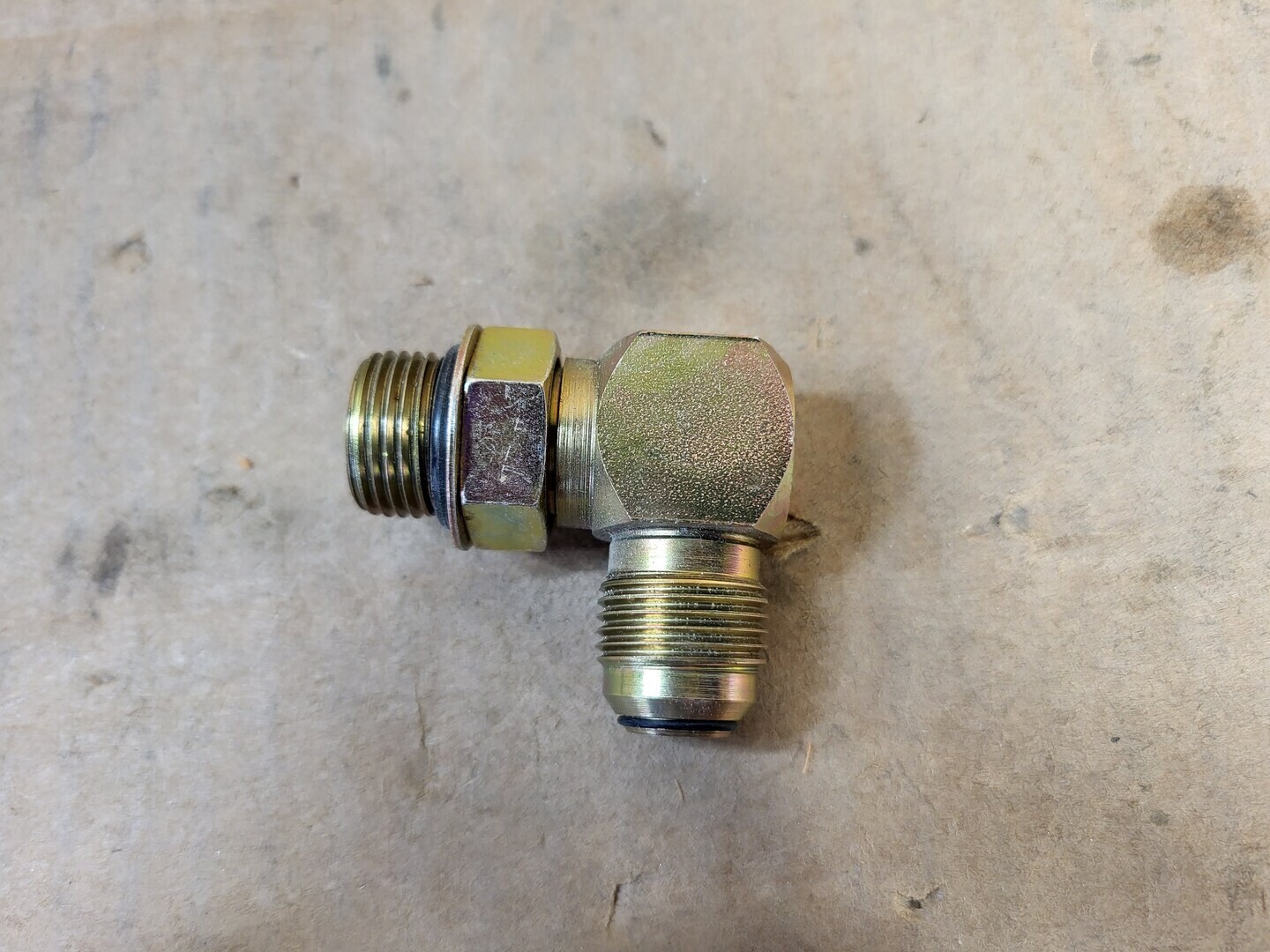 SURPLUS NEW KOMATSU WB0508 90 Deg Elbow Fittings (Box of 2) – Heavy Machinery