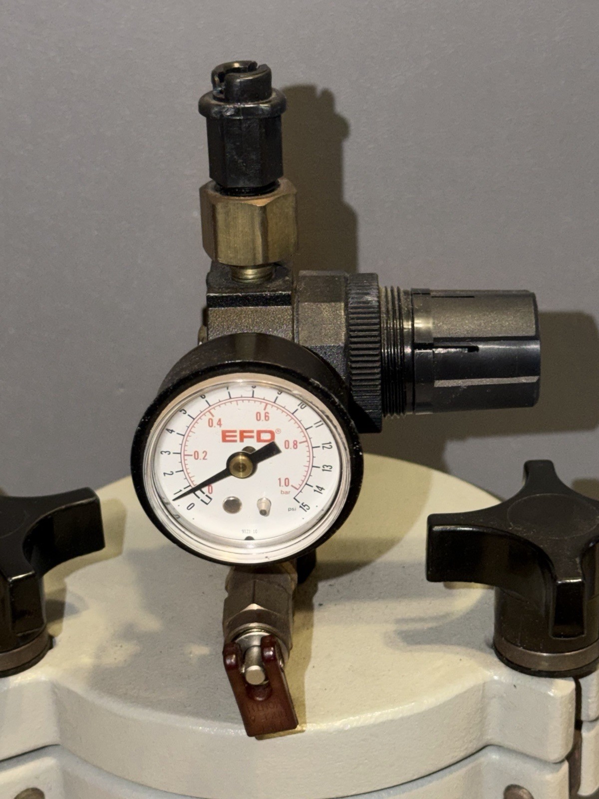 Nordson EFD 615DT 1L Cast Aluminum Fluid Pressure Reservoir Tank w/ Regulator