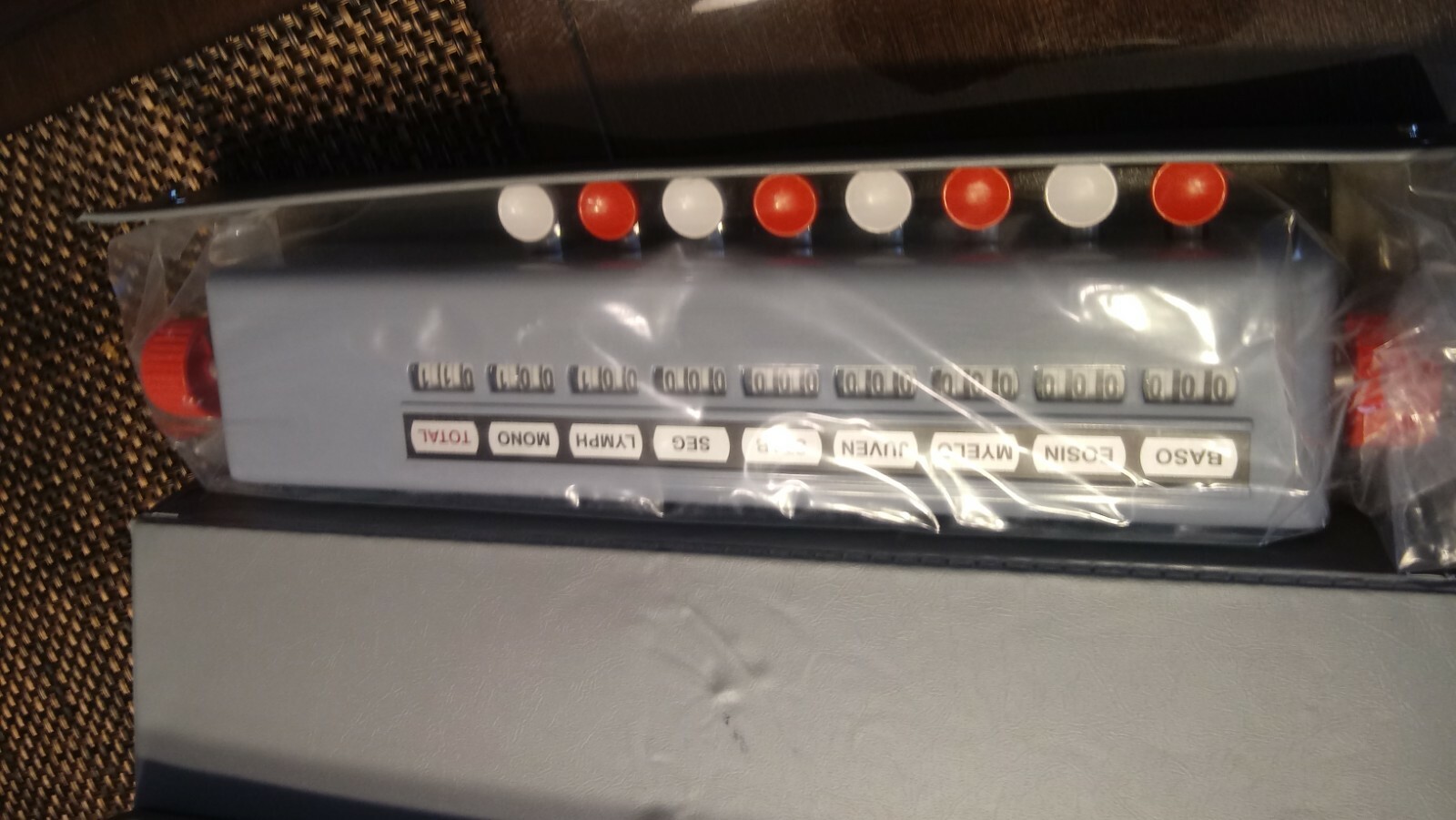 New Heathrow Scientific HS5360B 9 Key Counter VINYL/PLASTIC CASE IS DAMAGED