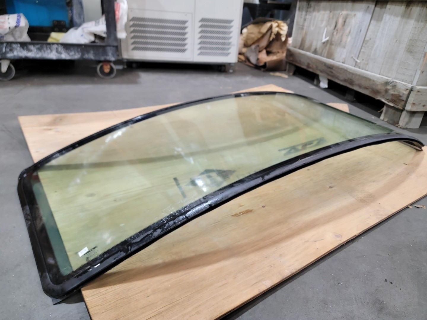 SURPLUS NEW Peterbilt R44-6059-5 Glass – Windshield – Transportation