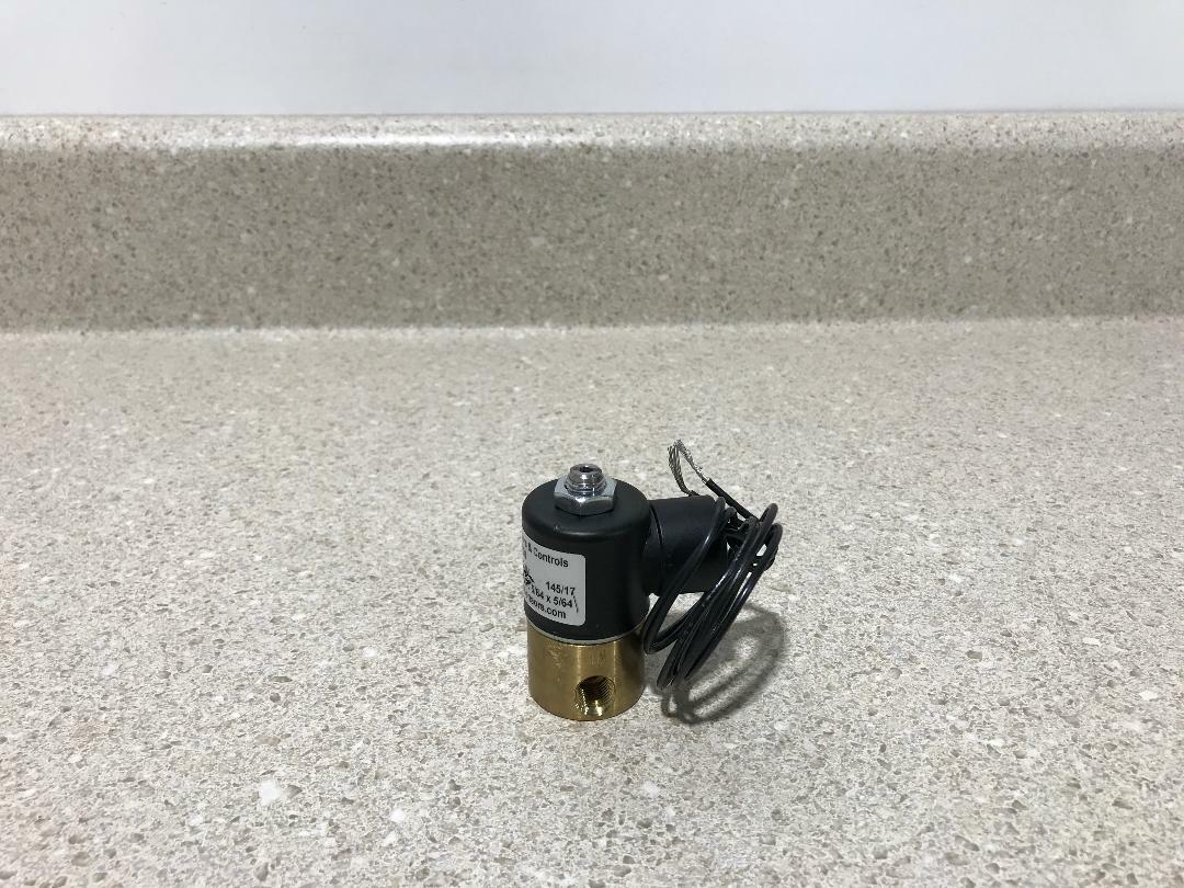 Gems Sensors C3022-C108 100PSI NEW