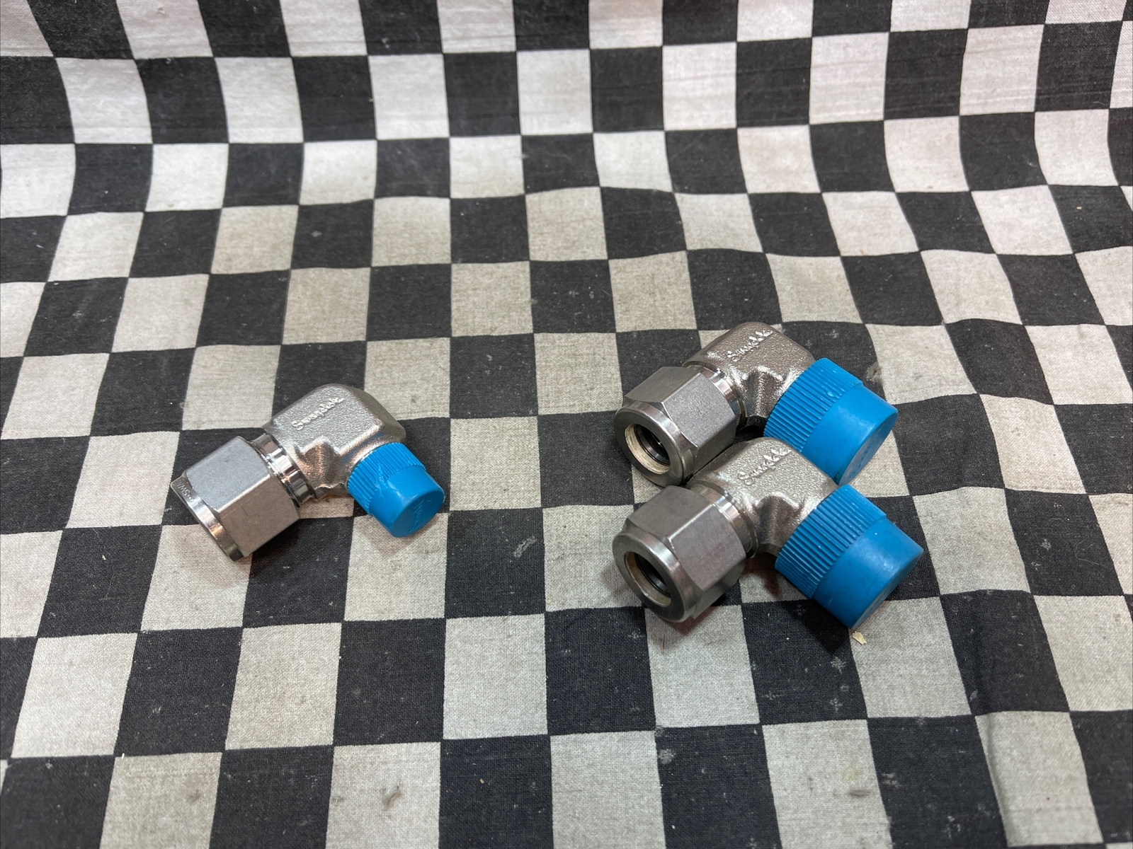 SWAGELOK SS-810-2-8 and SS-810-2-4, MALE ELBOE 1/2″T, Lot Of 3 SHIPSAMEDAY#104P9