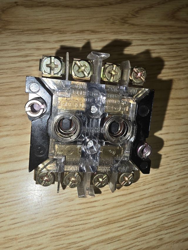 CUTLER HAMMER 10250T 91000T 2NO, 2NC CONTACT BLOCK