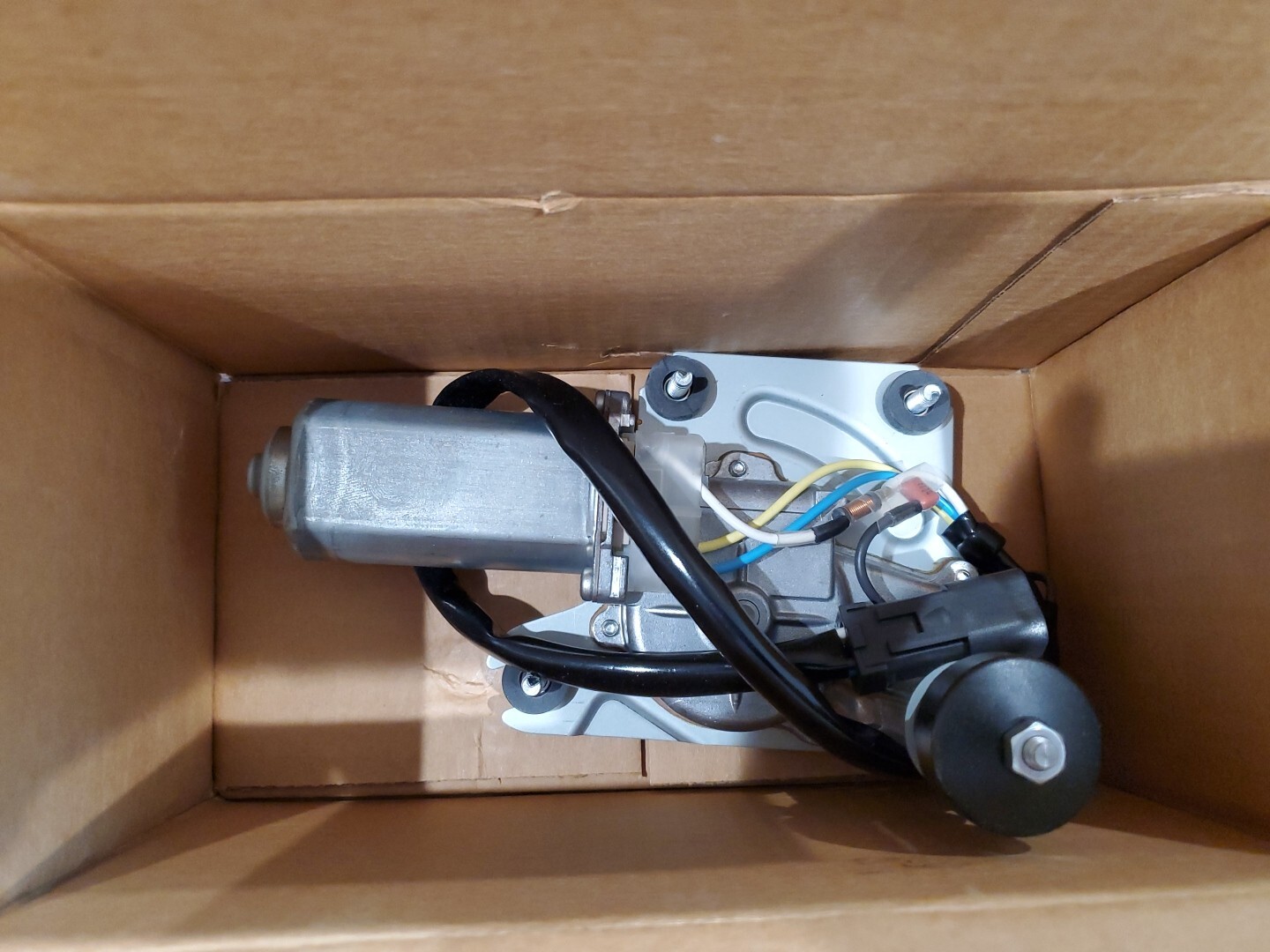 CATERPILLAR/DENSO GENUINE PARTS WINSHIELD WIPER MOTOR ASSY 24V. PART # 295-1120