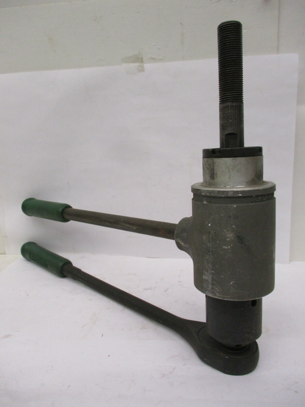 Greenlee 1904 Knockout Driver Max. Cap. 2″ Conduit 10 Gauge Mild Steel A3599DH
