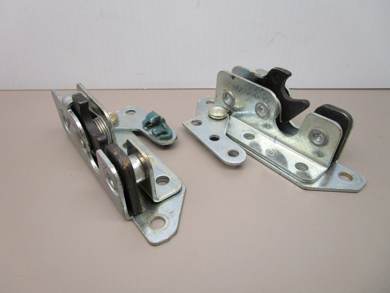 NewFlyer Engine Access Cover Latch Set Left and Right Fits Invero Model