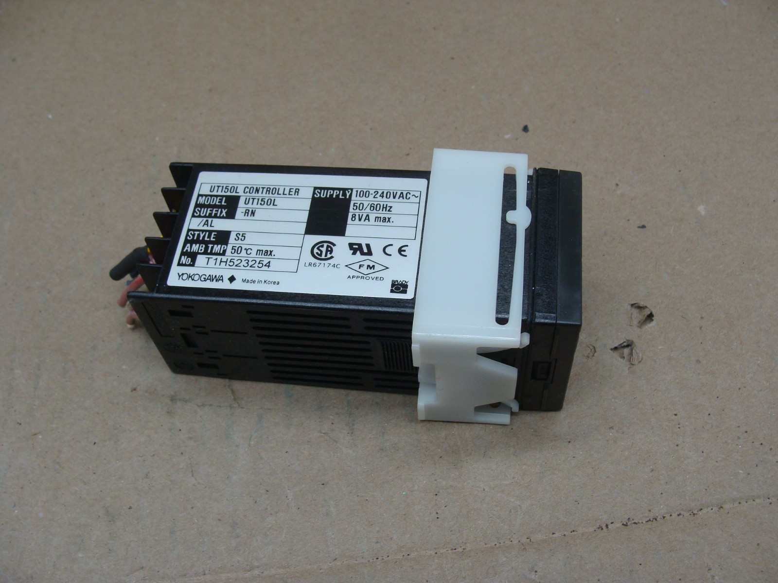 YOKOGAWA UT150L-RN TEMPERATURE CONTROLLER STYLE S5 100-240VAC 8VA