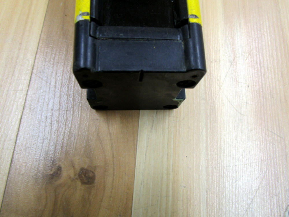 Sick 30-FGS Safety Light Curtain 30FGS Cracked