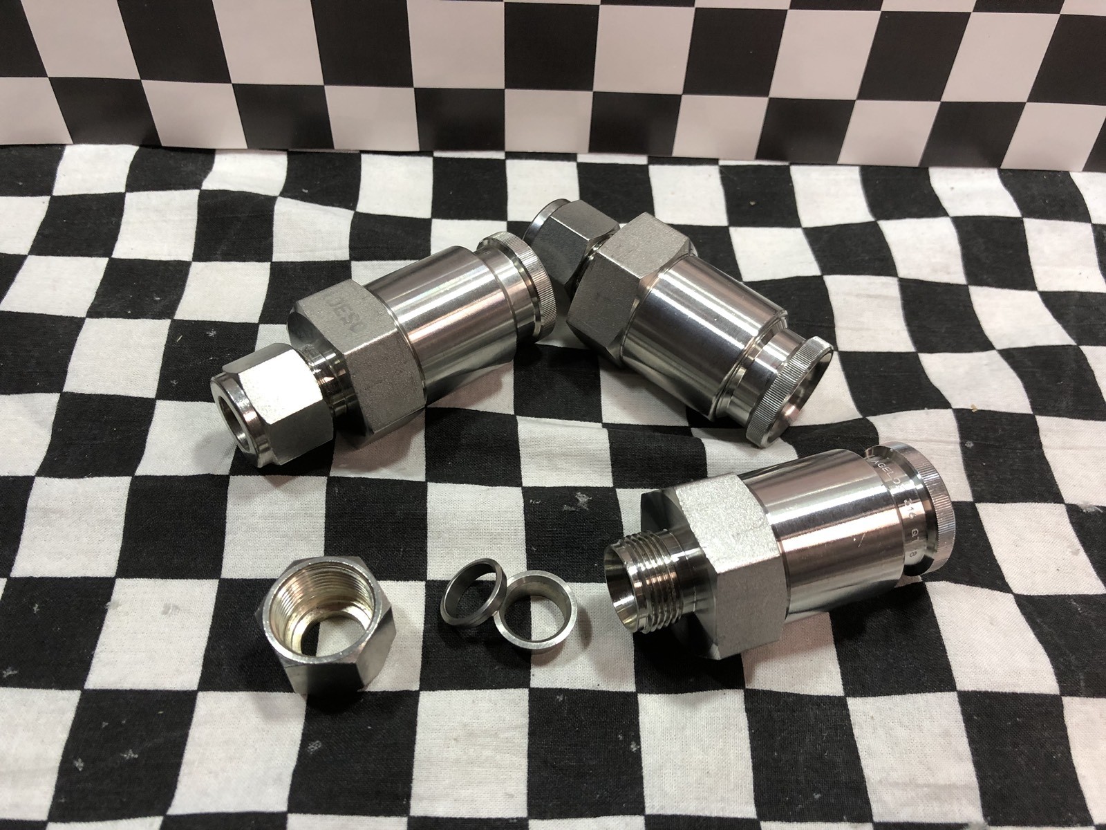LOT OF 3 SWAGELOK SS-QTM8-D-810, Quick Connect Stem with Valve 1/2″, #1641P8