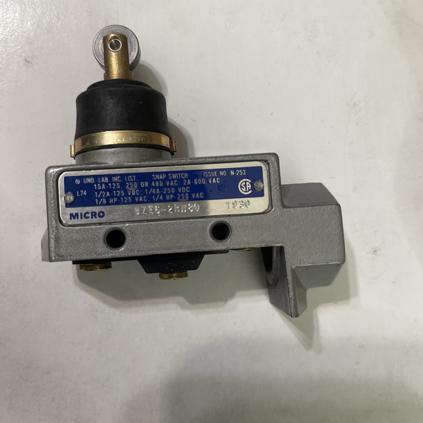 Micro Switch BZE6-2RN80 Honeywell BZE62RN80 New