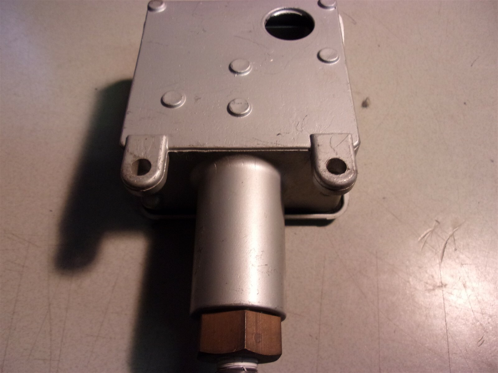 United Electric H100 702 Pressure Switch 600 PSI 480VAC *FREE SHIPPING*