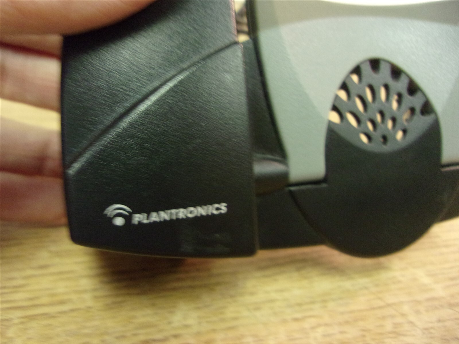 Plantronics C054A Wireless Office Charging Station w/ Headset *FREE SHIPPING*