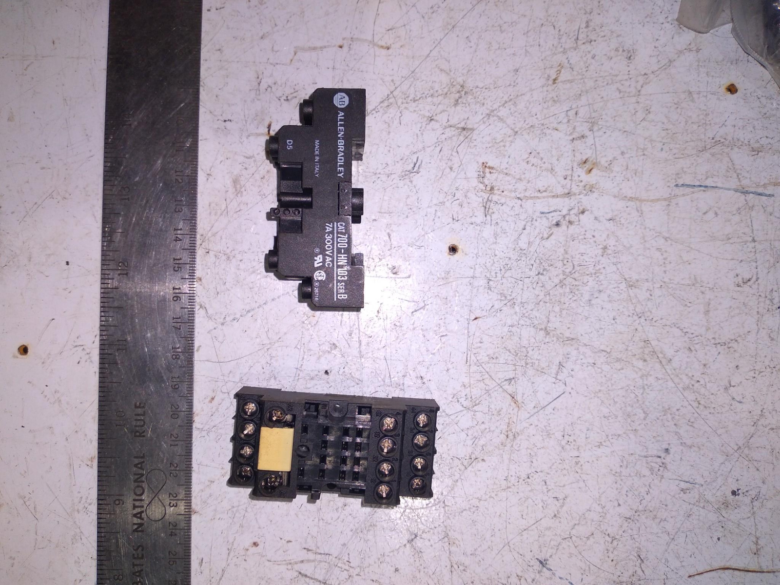 ALLEN-BRADLEY 700-HN103 SERIES B 7A 300VAC