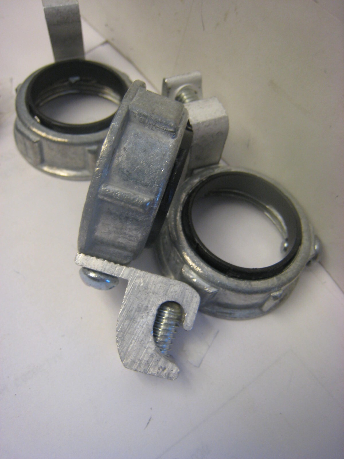 4 yes 4 pcs Topaz TOPZ333M 333M 1 IN MIGB 4-14 Alum- LAYIN Grounding Bushing