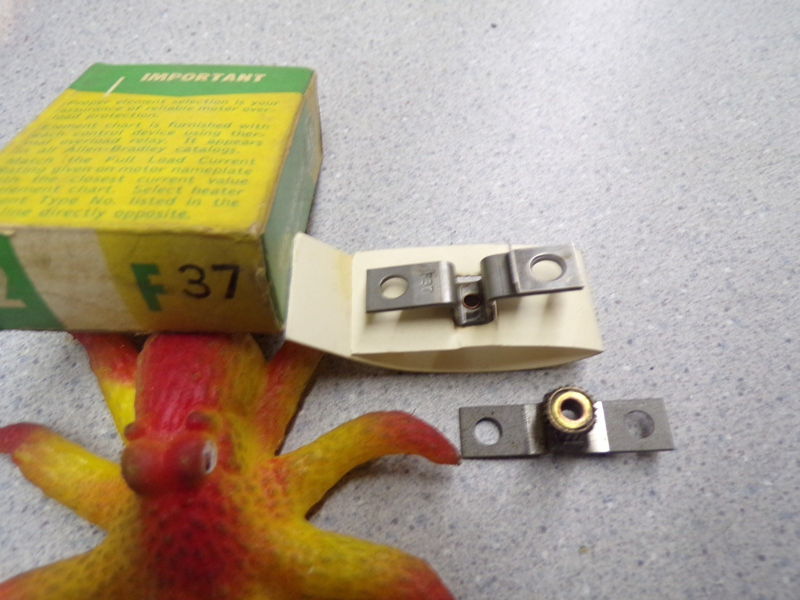 NEW Allen Bradley F37 Heater Elements, Lo tof 2 *FREE SHIPPING*