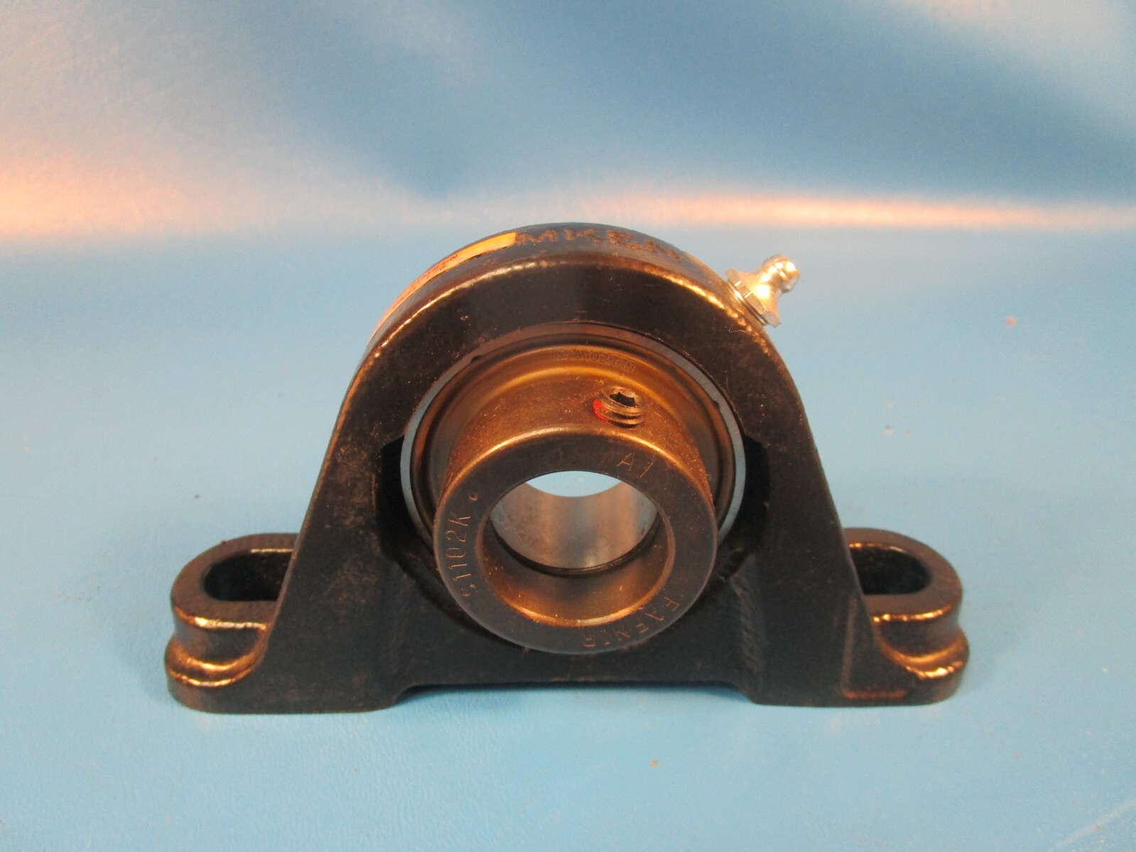 TIMKEN VAS 1 1/8″ Fafnir Pillow Block Mounted Bearing, 2 Bolt, Eccentric Locking