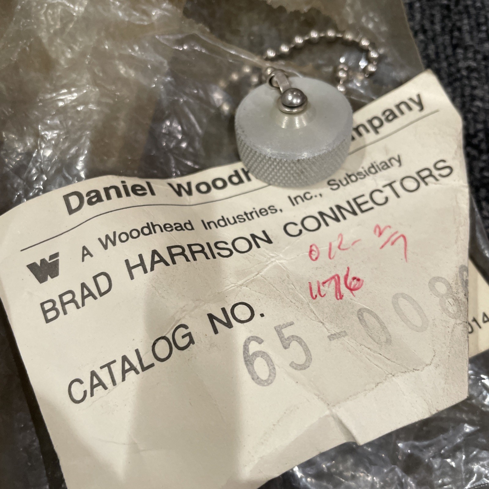 (3) DANIEL WOODHEAD (2) 65-0086 + (1) Brad Connectivity CLOSURE CAP