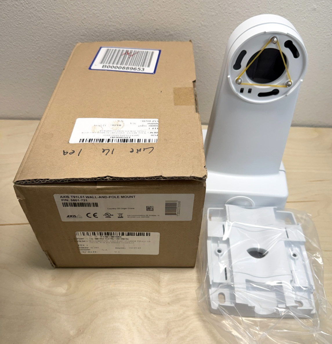Axis 5801-721 T91L61 Wall And Pole Mount