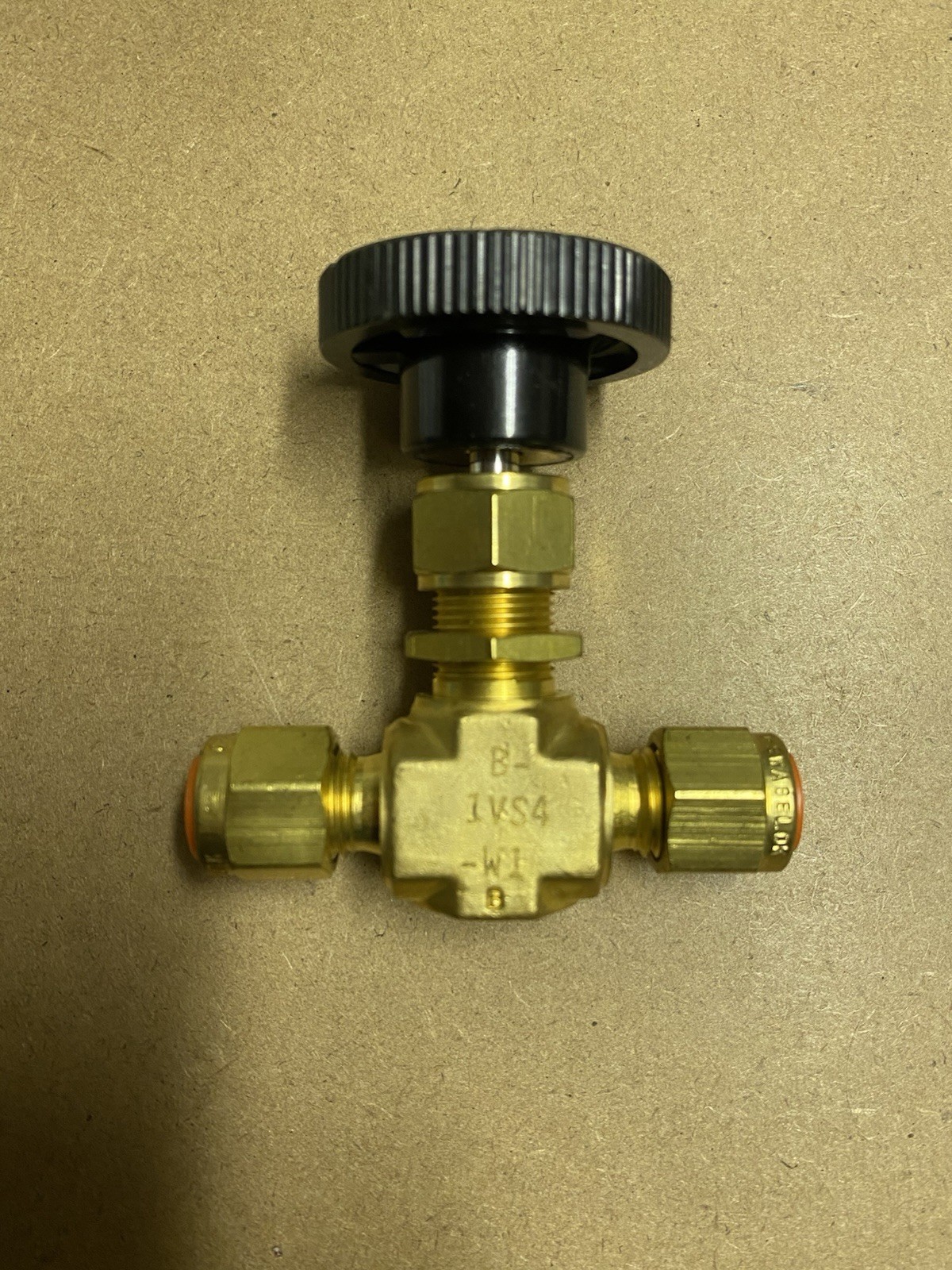 Whitey Swagelok B-1VS4-W1, B1VS4W1, Needle Valve, 0.37 Cv, 1/4″