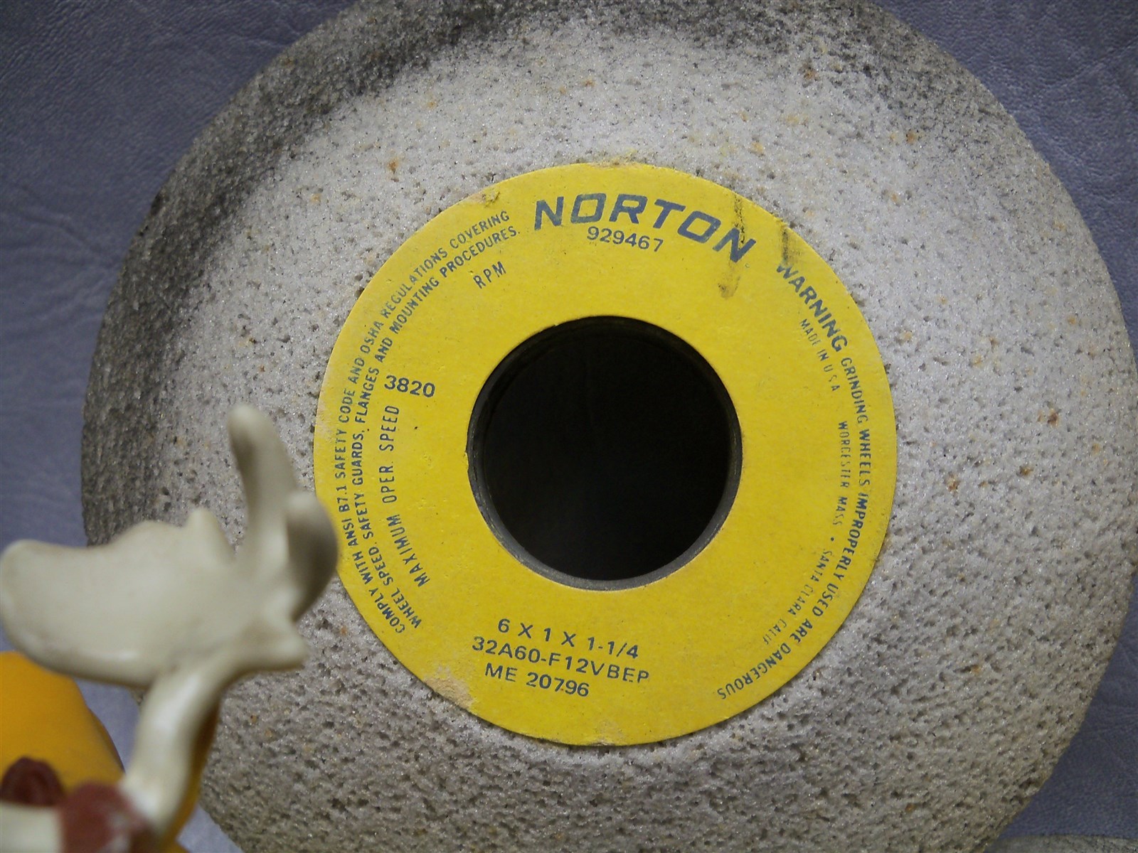 Norton 6X1X1-1/4 Grinding Wheel 32A60-F12VBEP 3820 RPM Lot of 4
