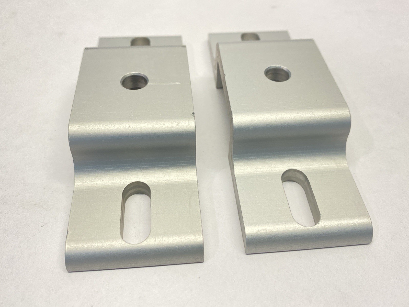 80/20 2517 Double Arm Narrow Mesh Retainer LOT OF 2