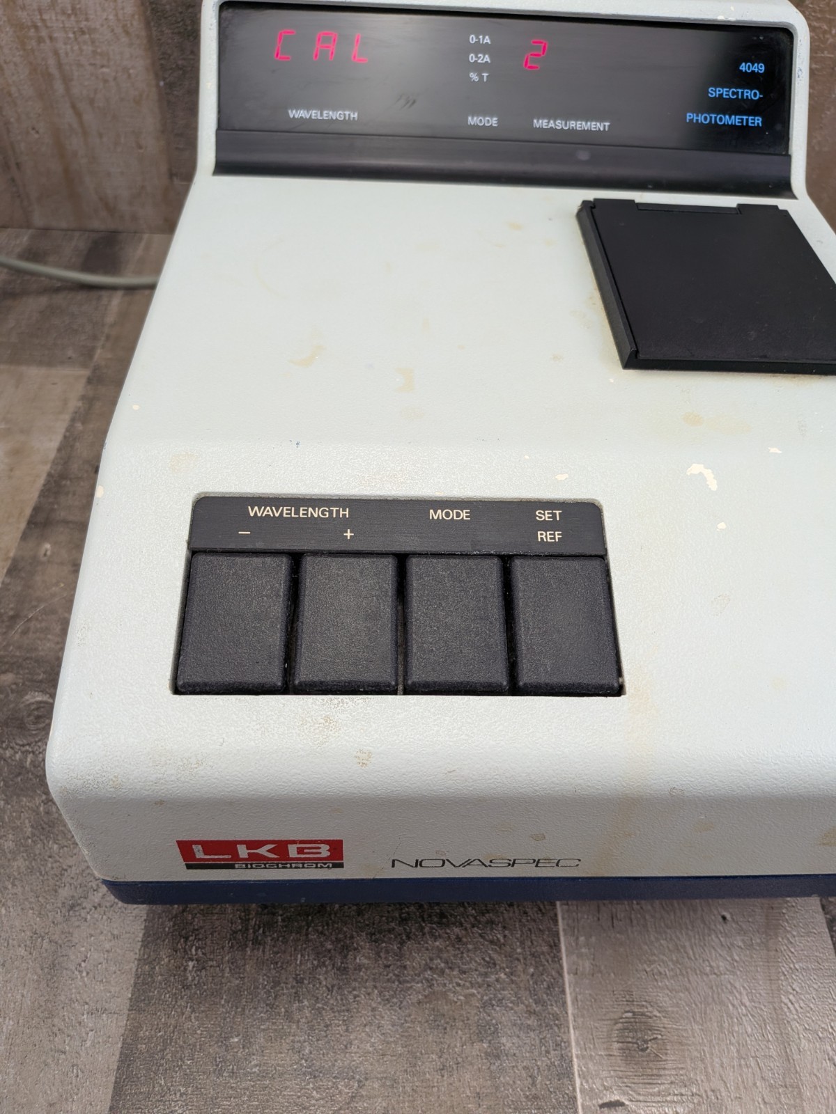 LKB Biochrom 4049 Novaspec Spectrophotometer Photometer