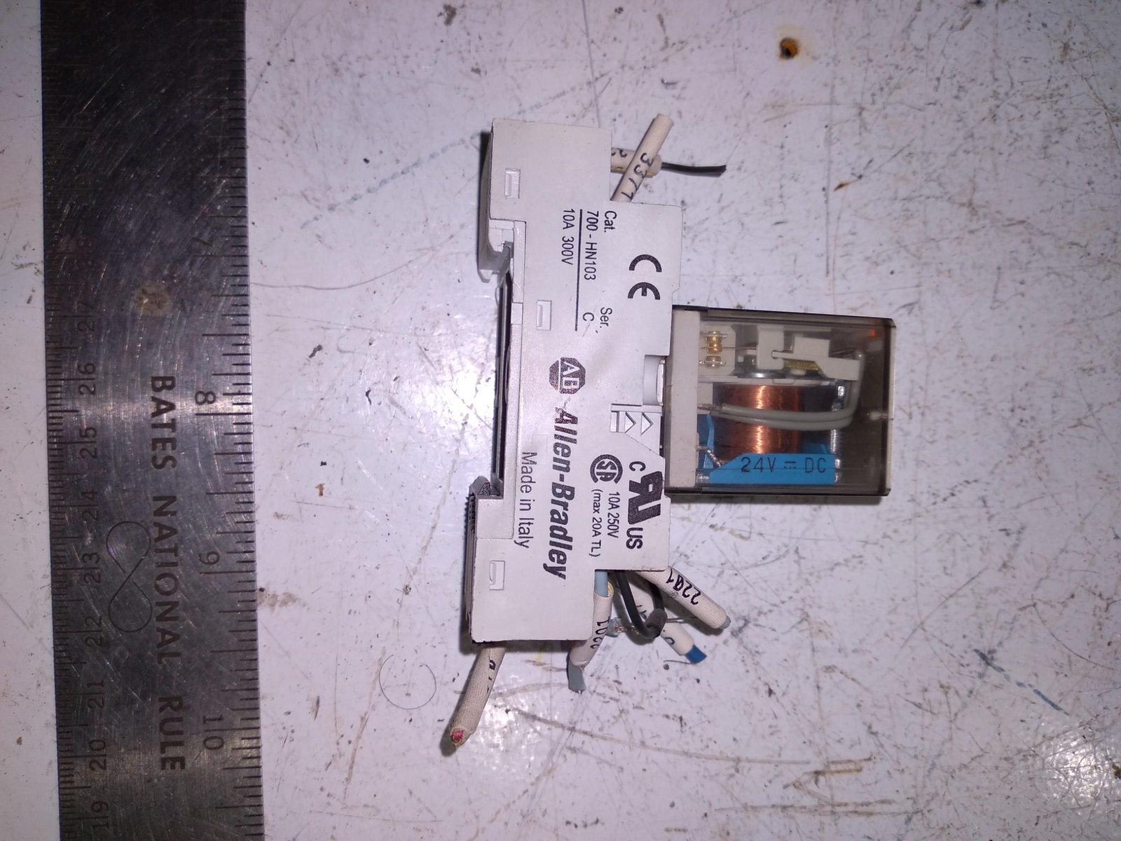 ALLEN-BRADLEY 700-HN103 10A 250-300V ALLEN-BRADLEY 700-HC14Z24 SER D 24VDC 7A