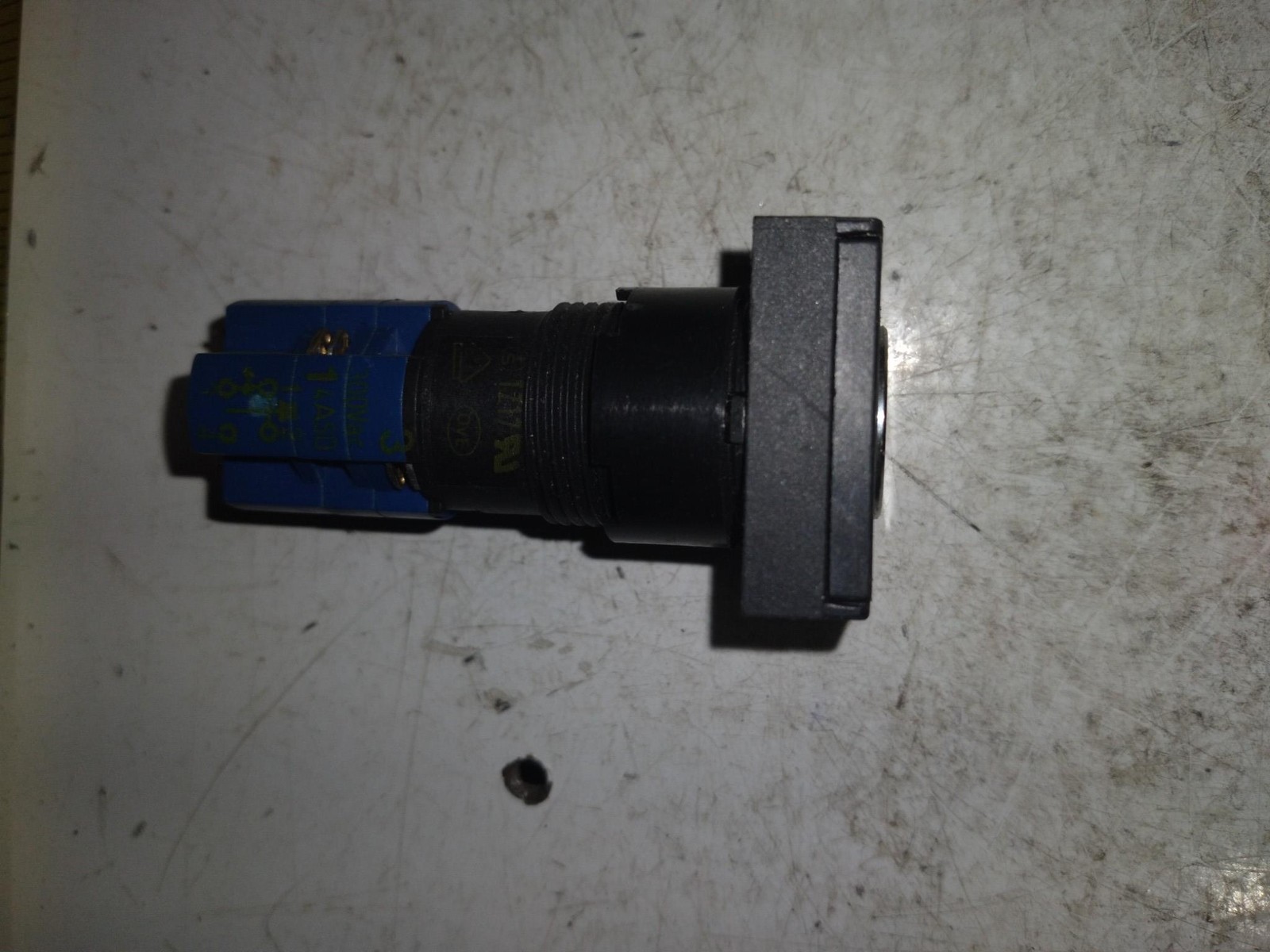 New Panel-Mount Key Switch 1LASD/1Z17 – 1NO+1NC, 300VAC Industrial Style 1S17
