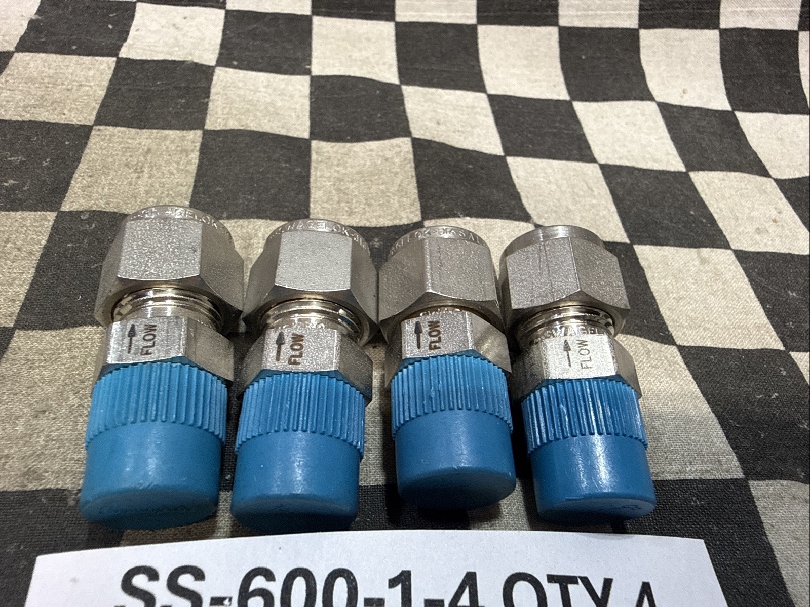 Swagelok SS-600-1-4, SS60014, Male conector 3/8″ x 1/4″ npt, LOT OF 7 #133N7