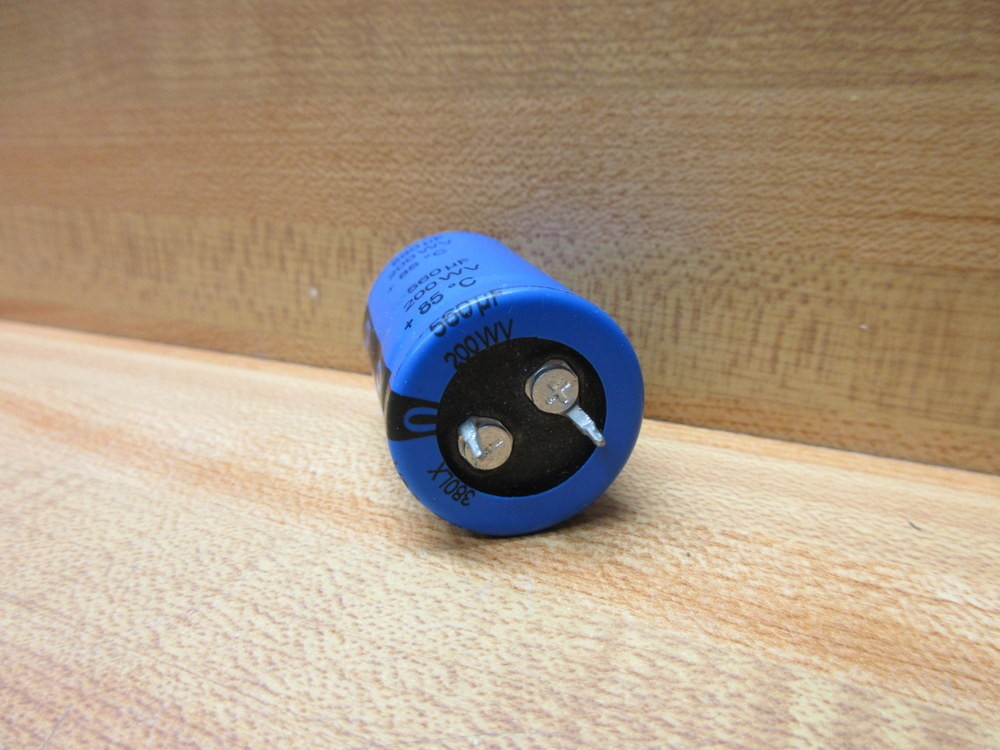Cornell Dubilier 380LX561 CDE Capacitor 560µF 380LX