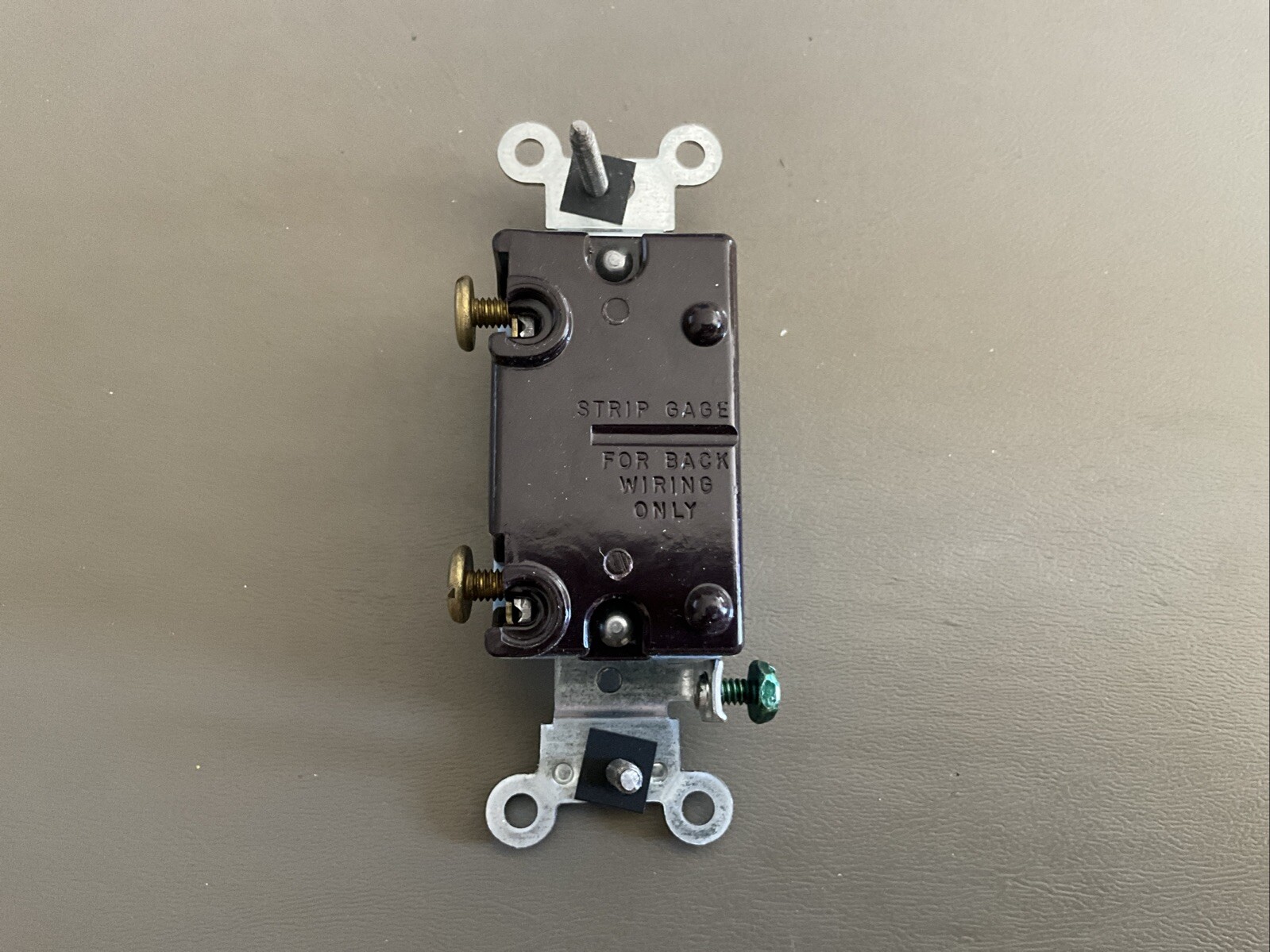 Leviton 1201-2L Toggle Locking AC Quiet Light Switch 15A 120-277V Lot Of 4