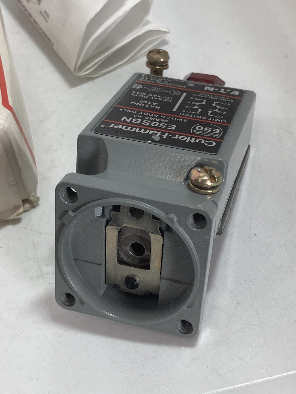 CUTLER HAMMER E50SBN LIMIT SWITCH BODY 2NO/2NC 120V LIGHT SERIES A3 NIB