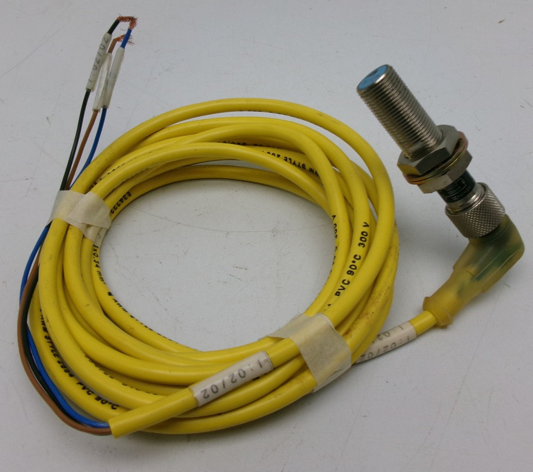 HONEYWELL MICRO SWITCH FL7M-3J6HD-CM & IFM EFECTOR 90° CONNECTOR #372U