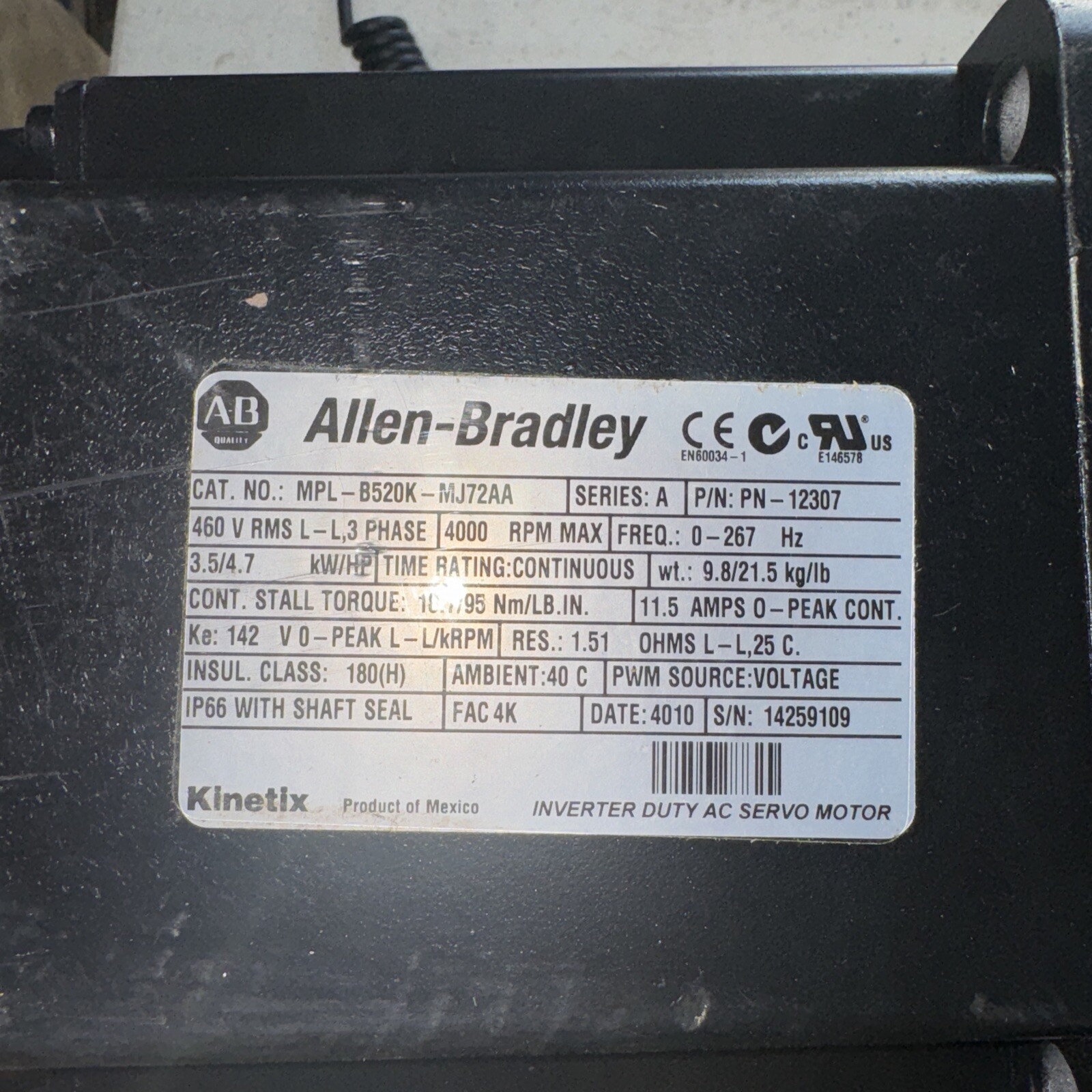 Allen-Bradley Servo Motor MPL-B520K-MJ72AA New Open box