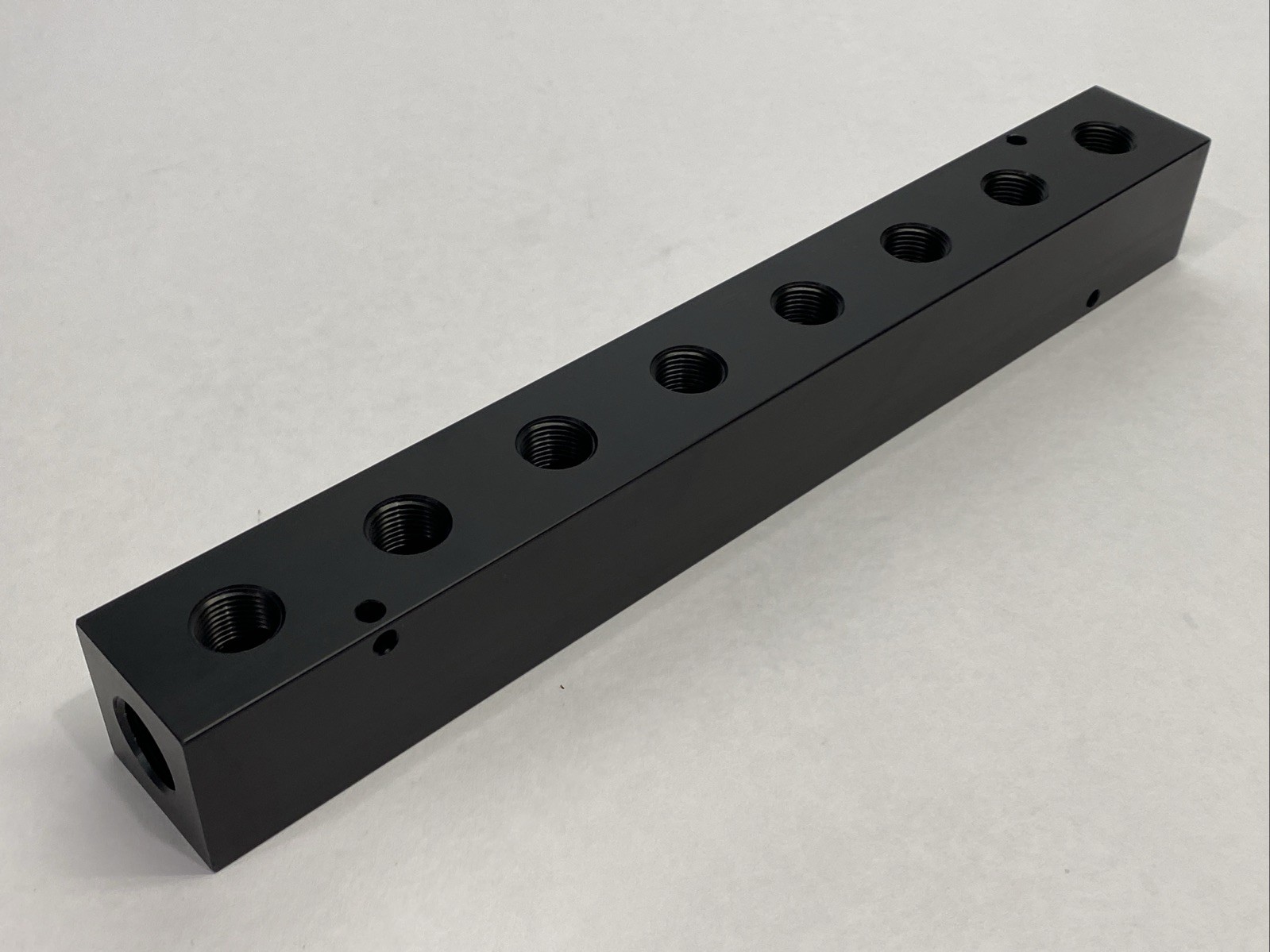 Alumi-Tec AM-10-8 Distribution Manifold 8-Ports 3/8″ Out 1/2″ In