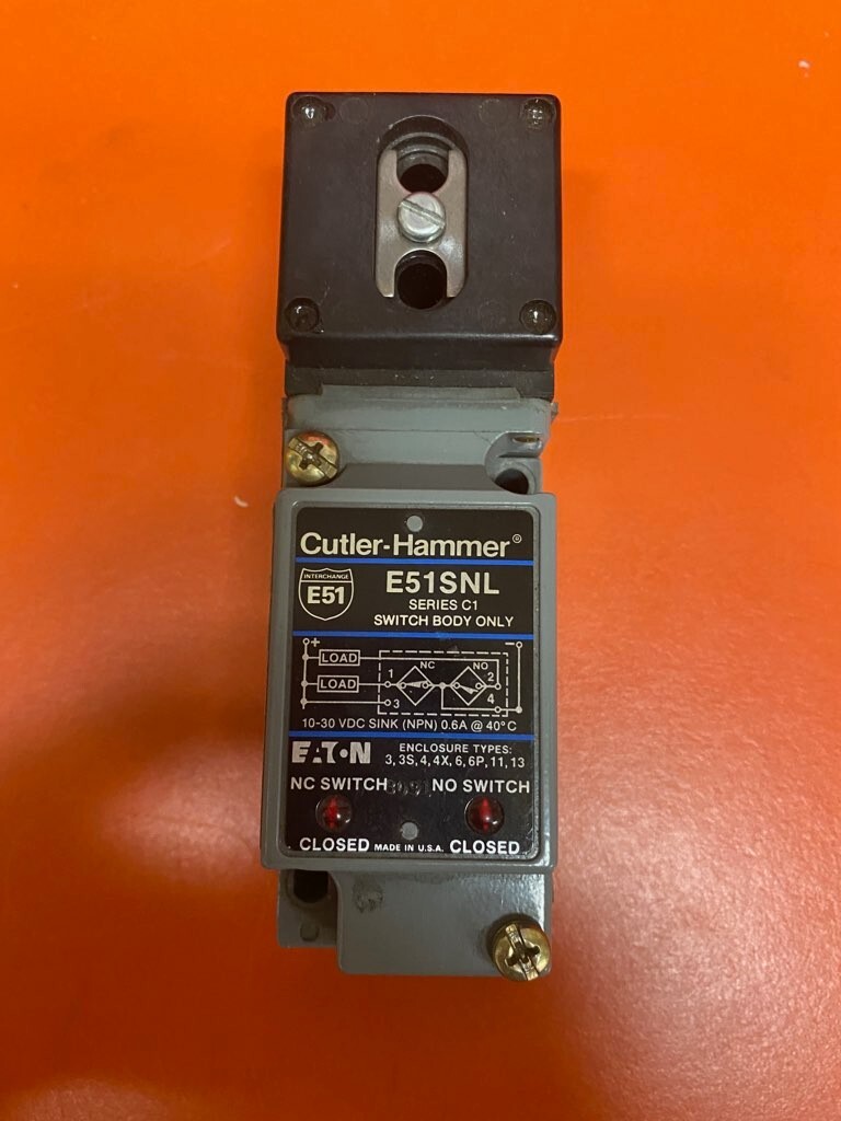 CH Cutler Hammer E51SNL Limit Switch on E51RN Receptacle With E51DF33 Head