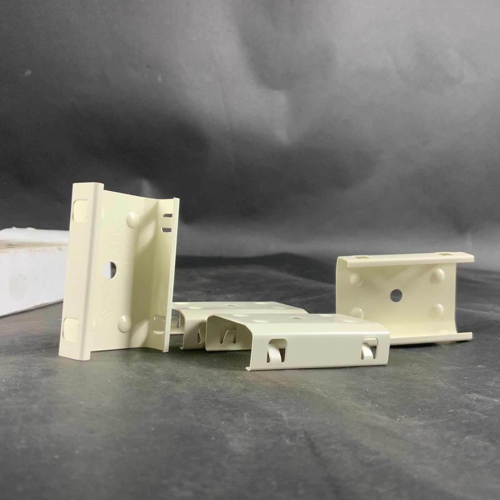 WIREMOLD V2003 STEEL SUPPORTING CLIP – LOT OF 10 ($10 OBO)