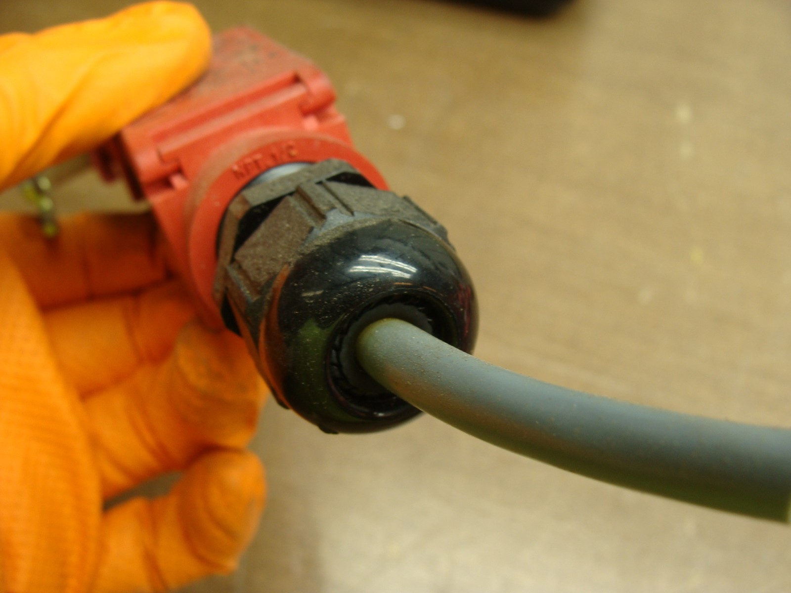 TELEMECANIQUE SAFETY INTERLOCK SWITCH XCK-P591H7 240VAC 3A W/KEY