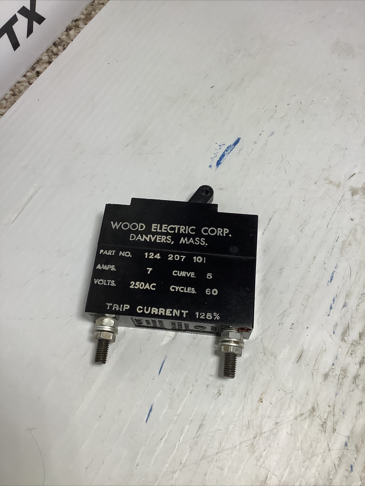 Wood Electric Circuit Breaker Switch 7 Amps 124-207-10