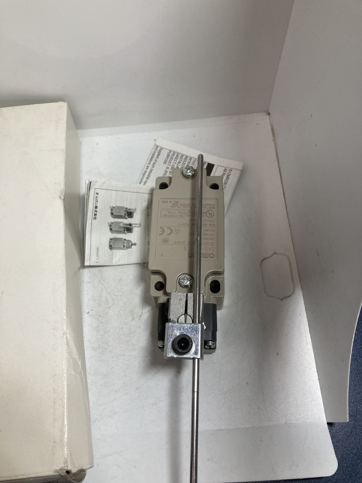 OMRON D4B-2117N LIMIT SWITCH ROD LEVER 1NO/1NC SNAP ACTION NIB
