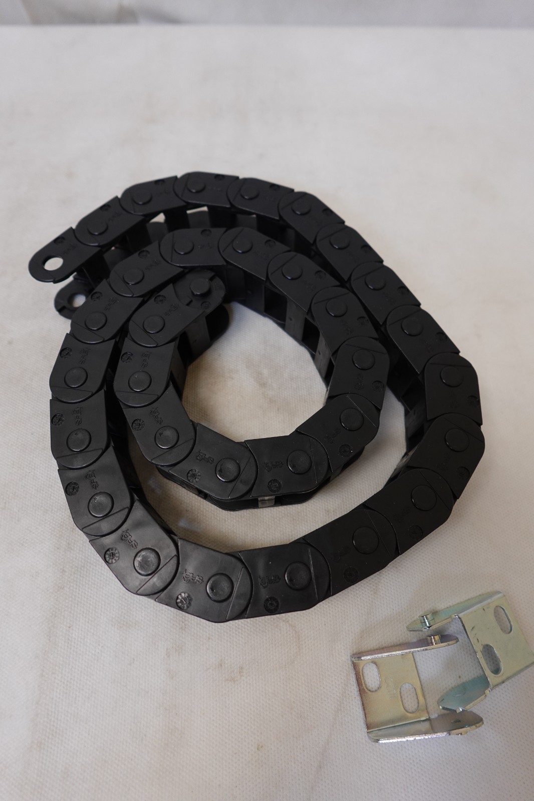 Otis Elevator / Igus – AAA342BS14 / NKB-05859-19216652 / P604090 – Plastic Chain
