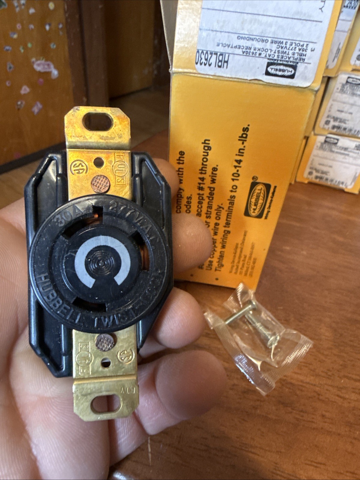 NEW HUBBELL HBL2630 TWIST-LOCK RECEPTACLE 277V 30A 3W GROUNDING NEMA L7-30R