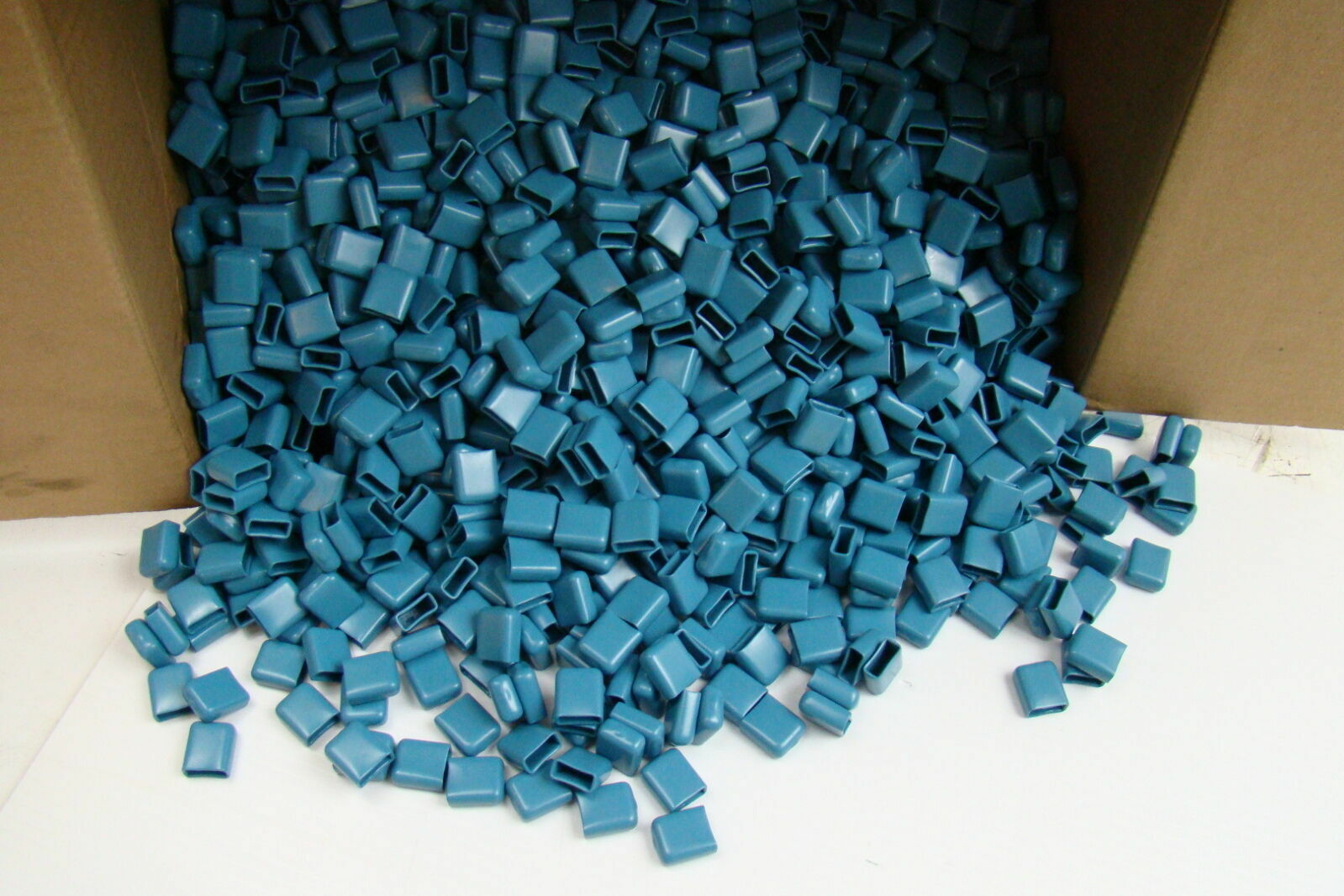 13 lb/Case Sinclair & Rush Rectangular Stock Caps
